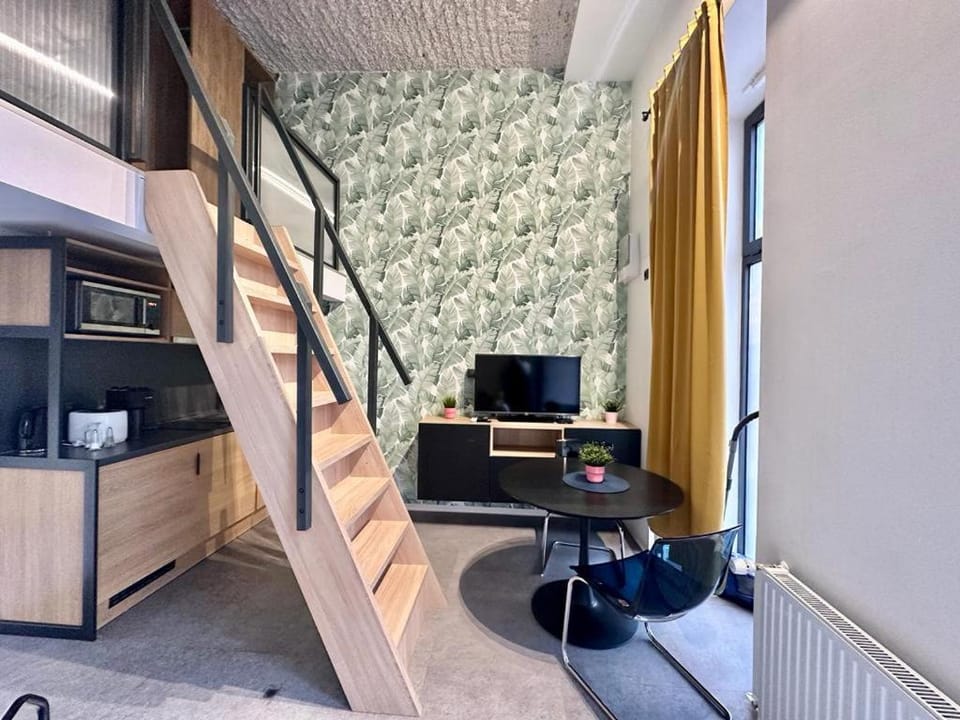 Kitchen or kitchenette, Living room