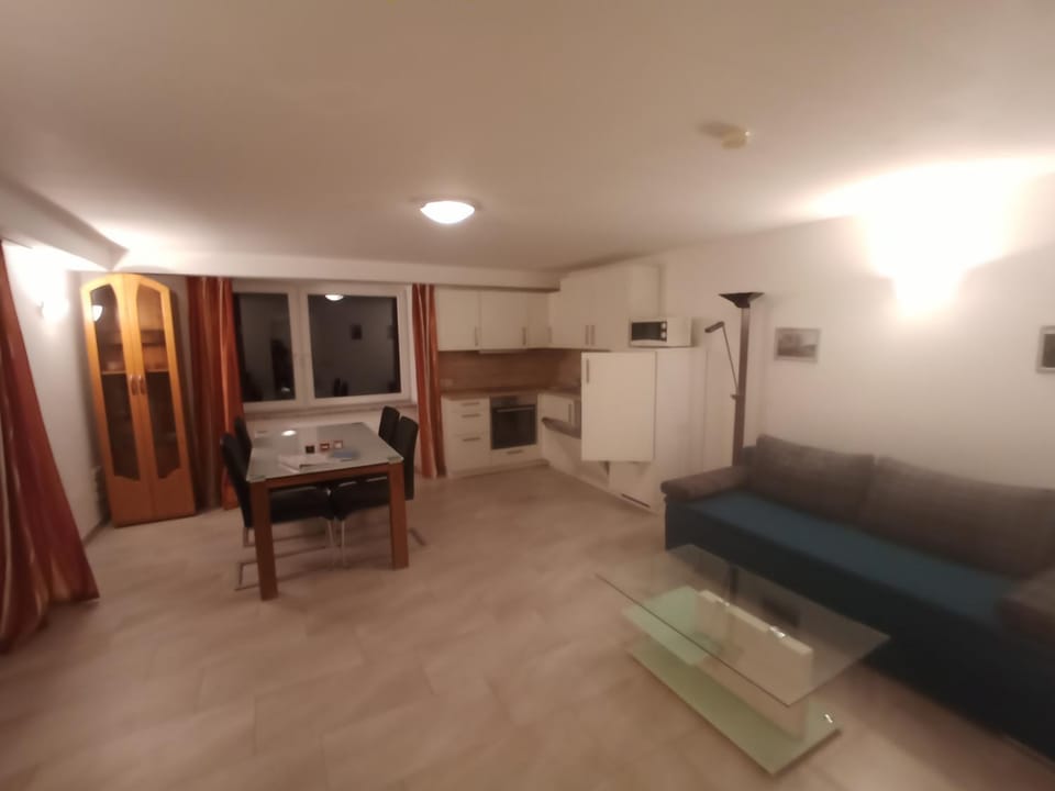 TV and multimedia, Kitchen or kitchenette, Living room, Seating area