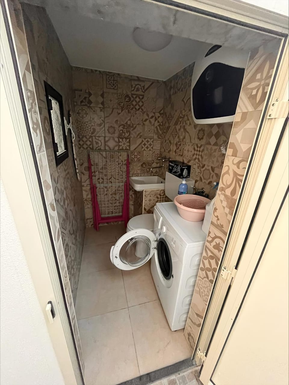 Bathroom, laundry