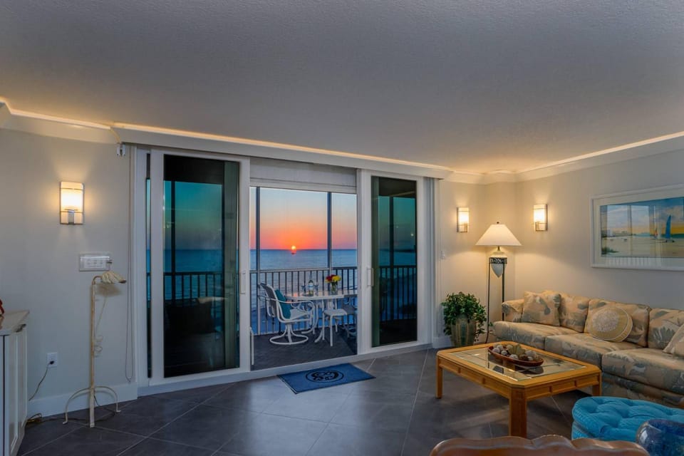 Crystal Sands Beach Elegance House in Siesta Beach