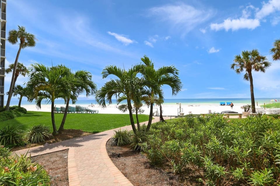 Crystal Sands & Seahorses Beach Villa House in Siesta Beach
