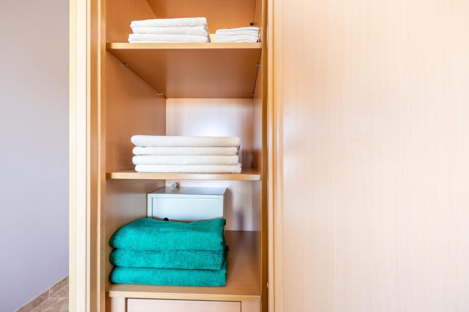 towels, wardrobe