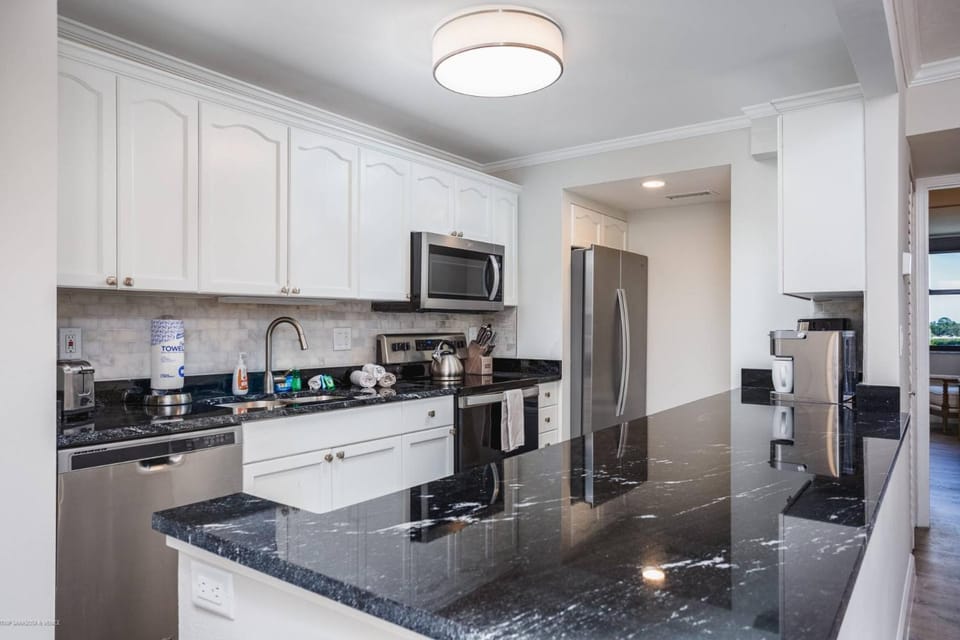 Harbor Towers 4th Fl Pool & Bay Views End Unit House in Siesta Beach
