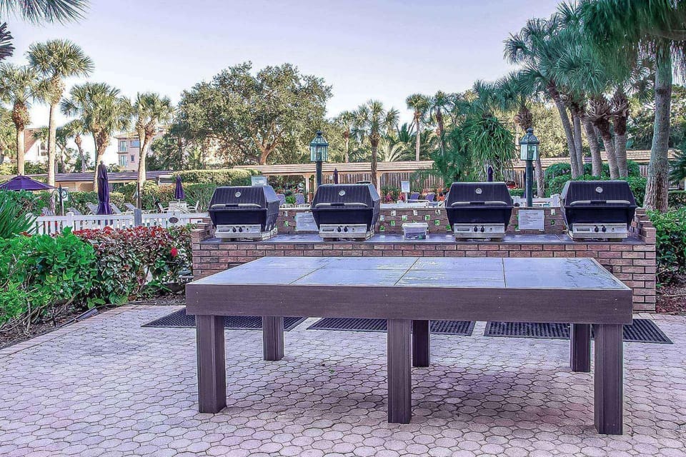 Harbor Towers 4th Fl Pool & Bay Views End Unit House in Siesta Beach