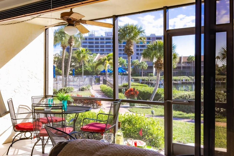 Midnight Cove II Bldg 6, 1st Fl by the Docks House in Siesta Key