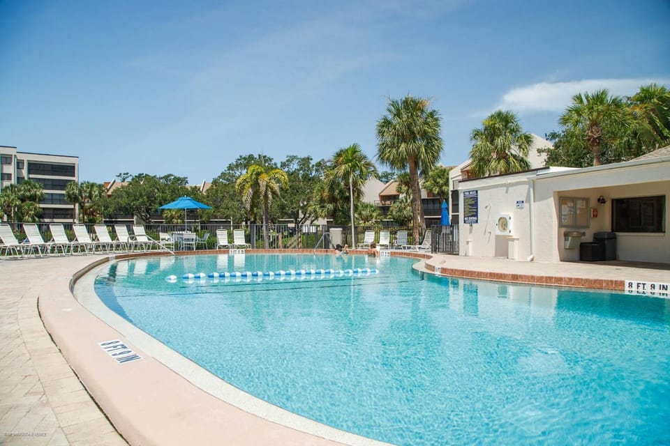 Midnight Cove II Bldg 6, 1st Fl by the Docks House in Siesta Key