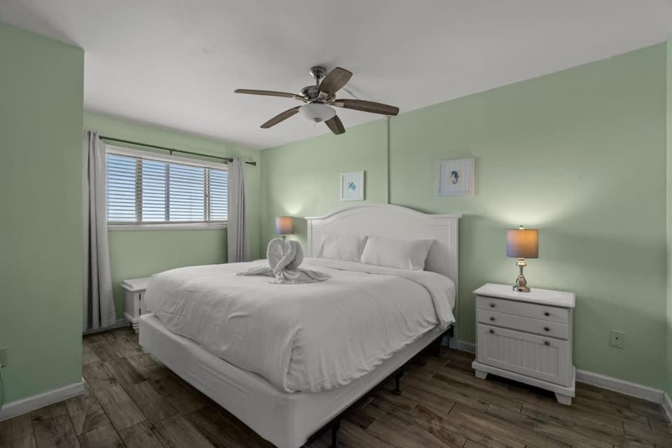The Summit 1213 House in Upper Grand Lagoon