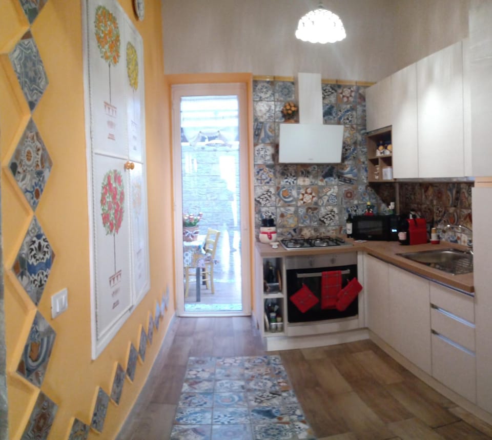 Kitchen or kitchenette, minibar, pet friendly, stove