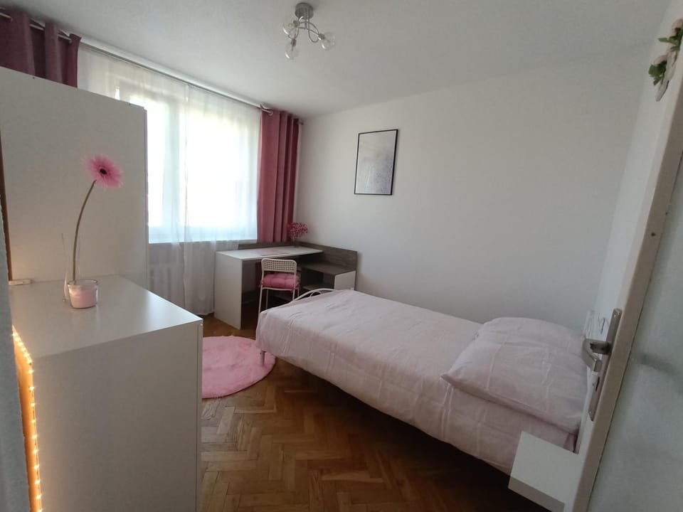 Bed, Photo of the whole room, Bedroom, hair dresser