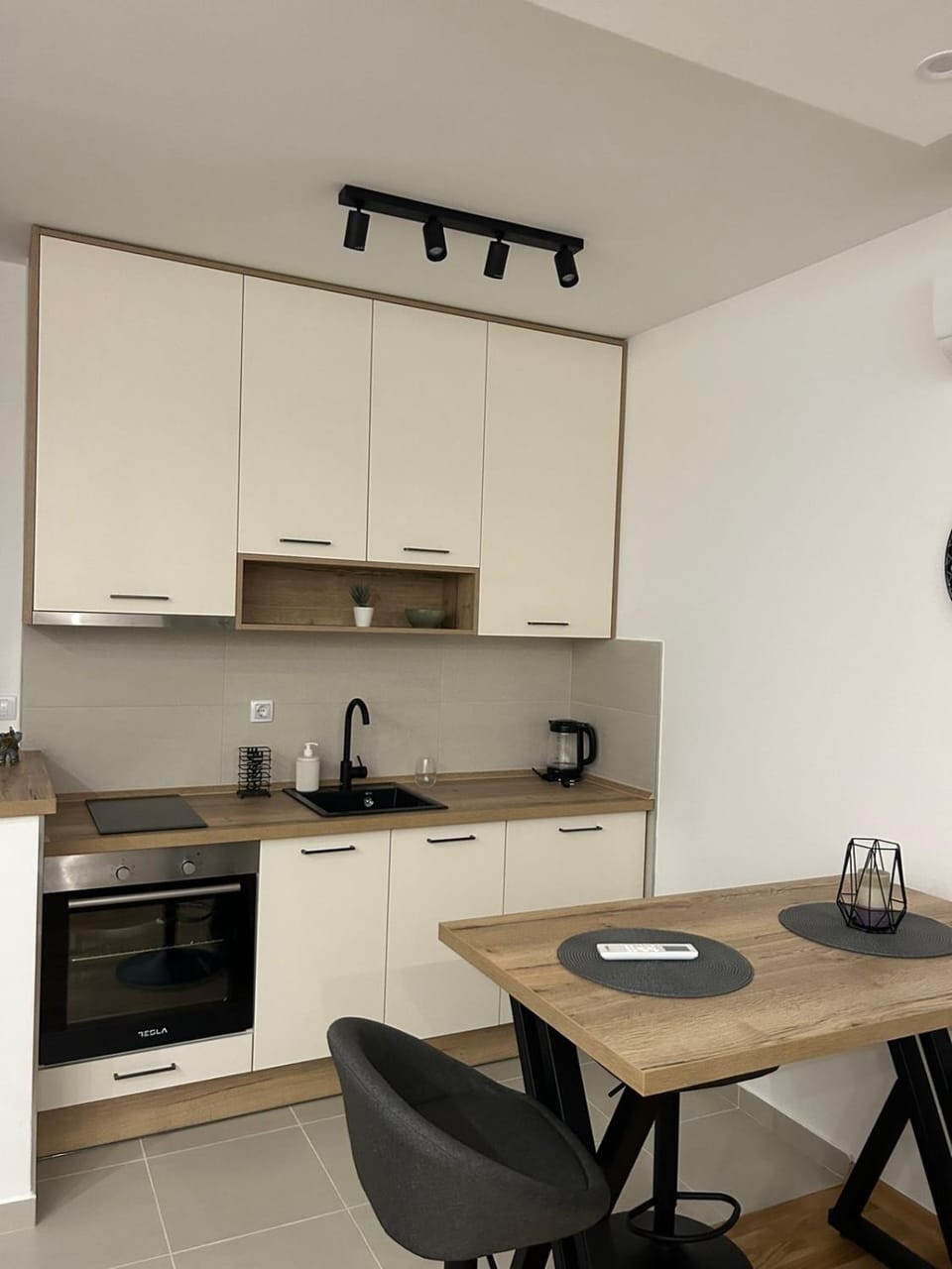 Kitchen or kitchenette, Dining area, pet friendly