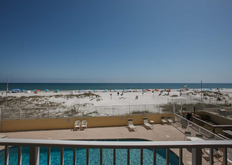 Clearwater 1C by ALBVR - Beautiful Beachfront Views! Great location! House in Gulf Shores