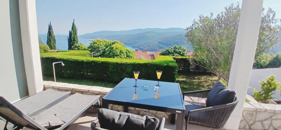 Balcony/Terrace, Dining area, Mountain view, Sea view, sunbed