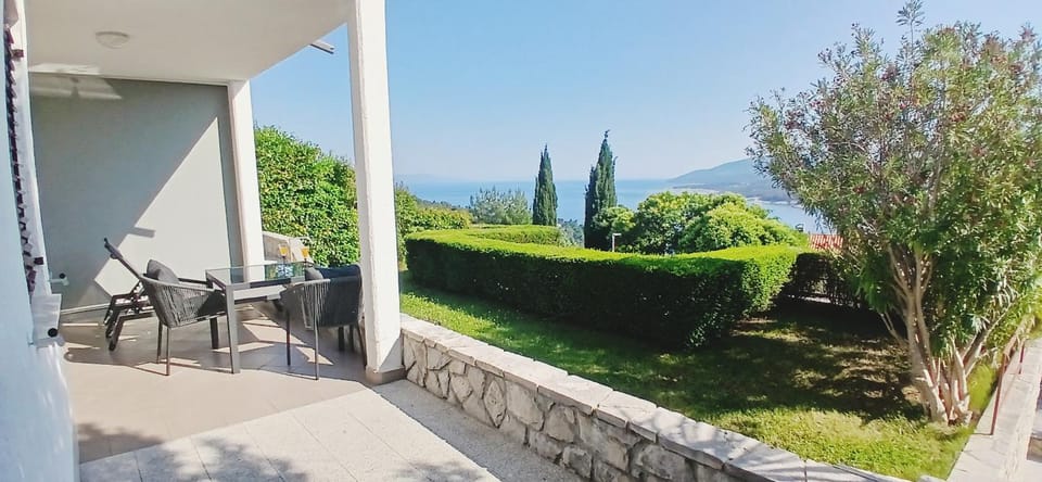Balcony/Terrace, Dining area, Garden view, Sea view