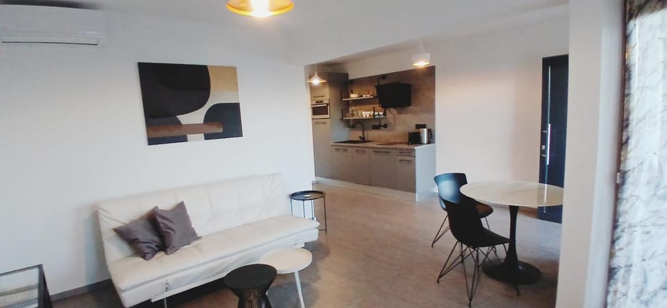 Living room, Seating area, Dining area, kitchen