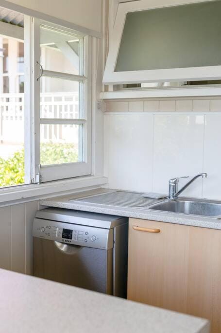 Quaint & Cosy 1 Bedroom Apartment in Queenslander. Apartment in Brisbane