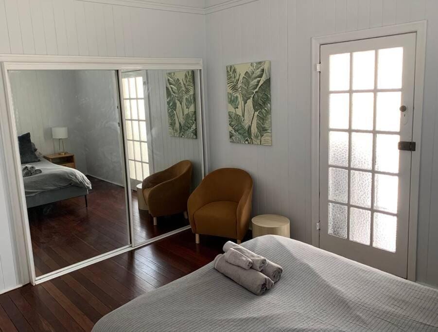 Charming 1920's 4Br freestanding Plantation Qldr. House in Brisbane