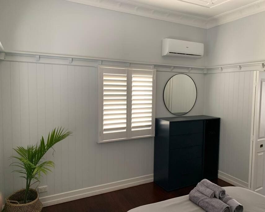 Charming 1920's 4Br freestanding Plantation Qldr. House in Brisbane