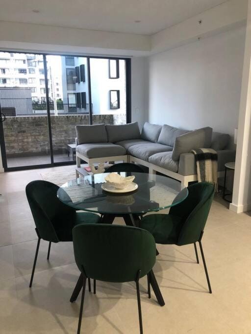 New Spacious 1 Bedroom Apartment Rosebery Apartment in Sydney