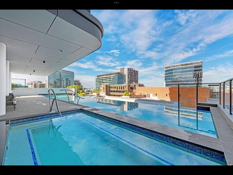 Pool view, Swimming pool, sunbed