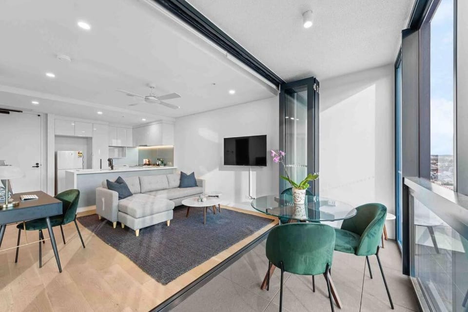 TV and multimedia, Living room, Dining area