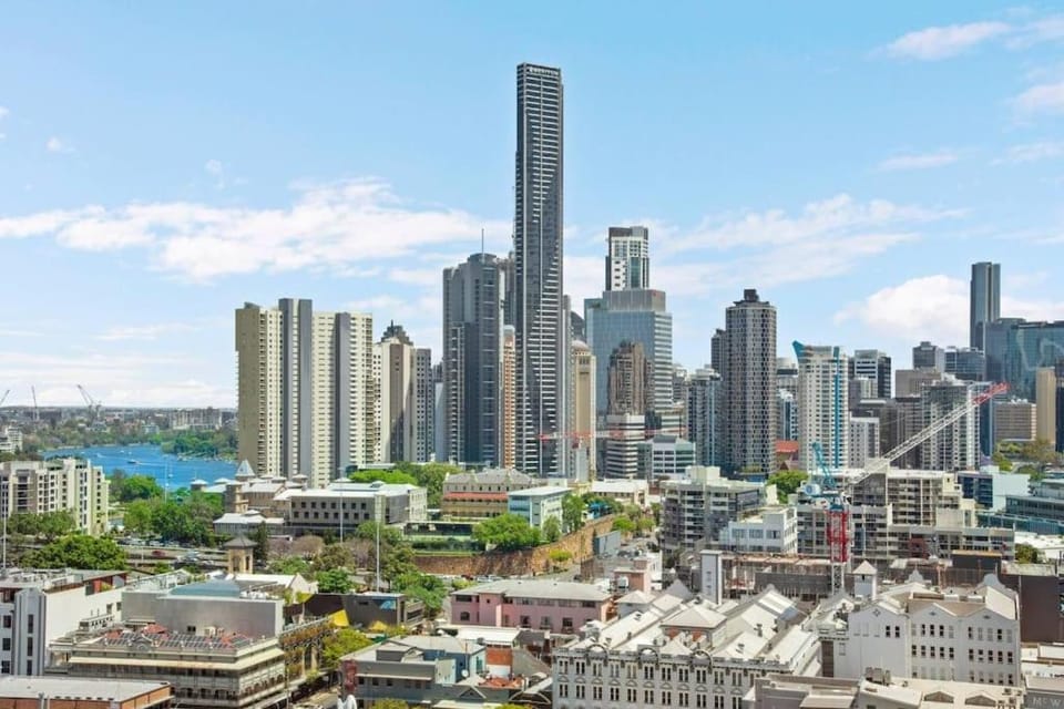 Nearby landmark, Day, Neighbourhood, City view, Location