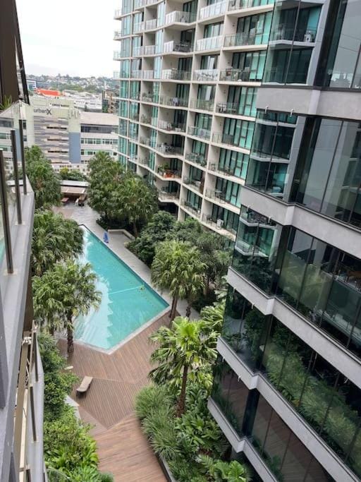 Property building, Day, Garden, Garden view, Pool view, Swimming pool, Location