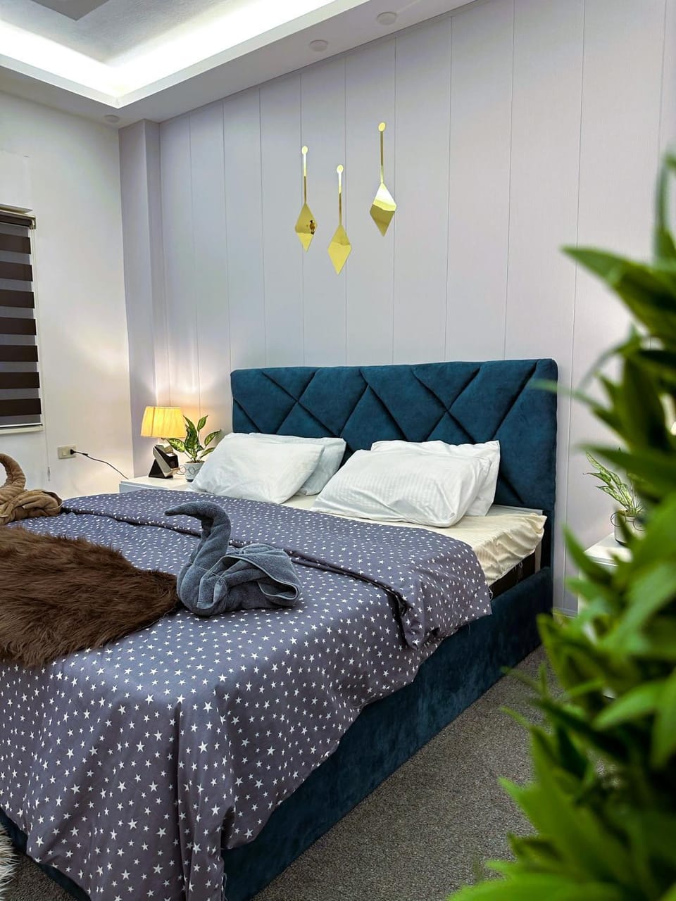 Bed, Photo of the whole room, Bedroom, towels