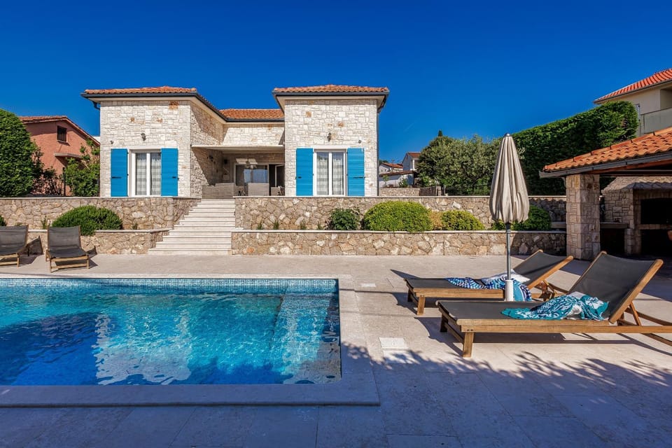 Property building, Swimming pool