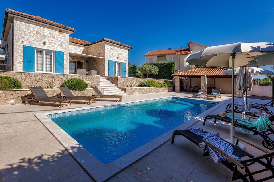 Property building, Swimming pool