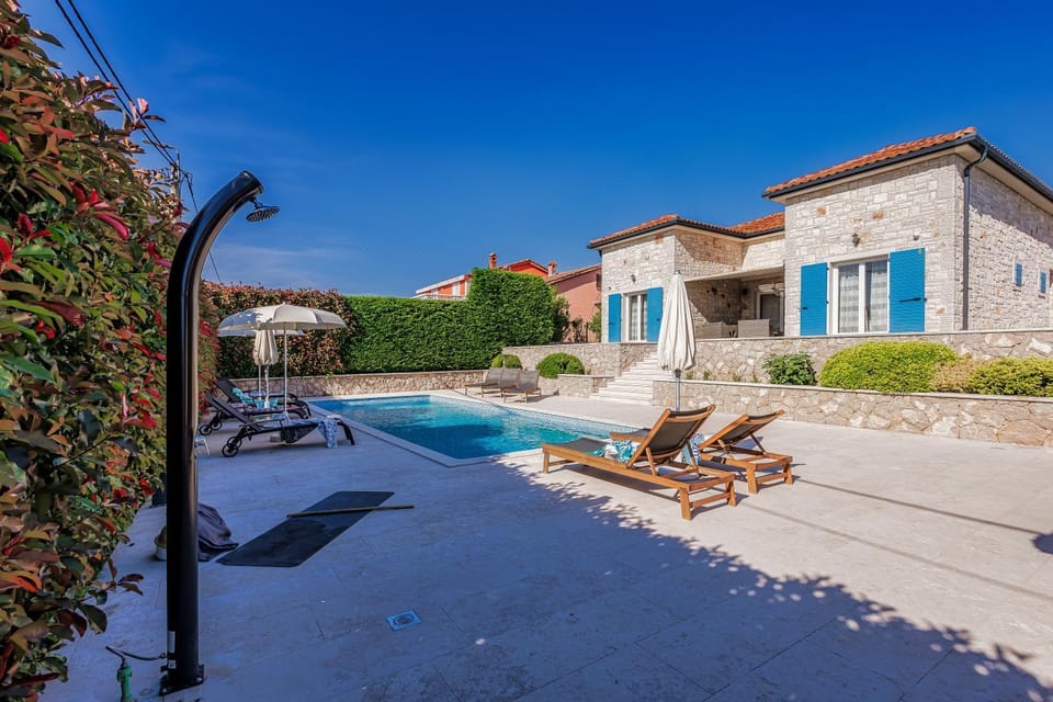 Property building, Swimming pool