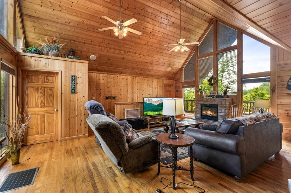 Boo Boos Den Villa in Sevier County