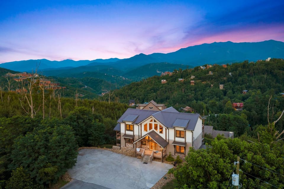 Splash N Heavenly Views Villa in Gatlinburg