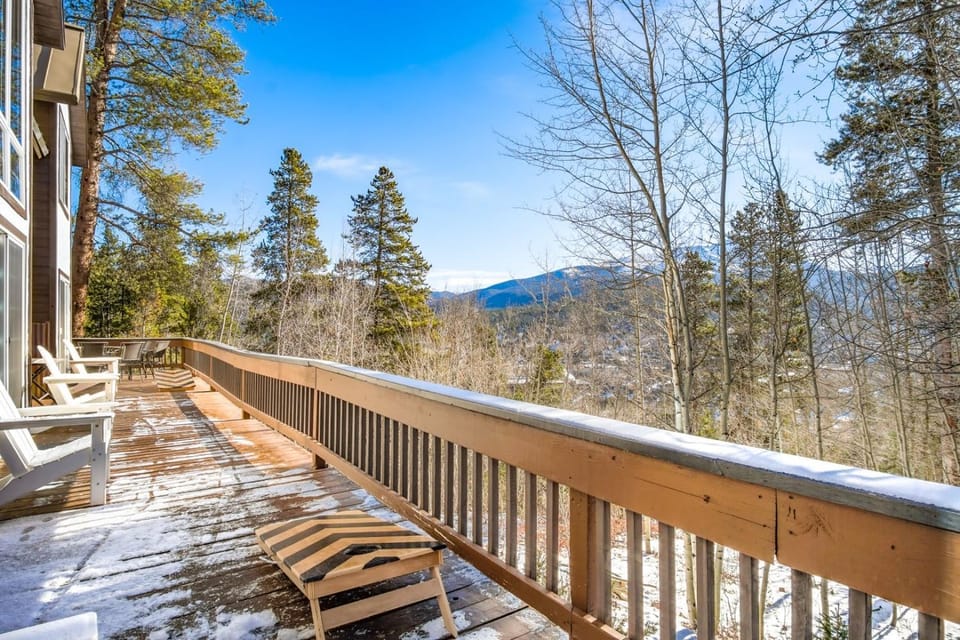 9 BDR Close to Main Street with Secluded Hot Tub House in Breckenridge