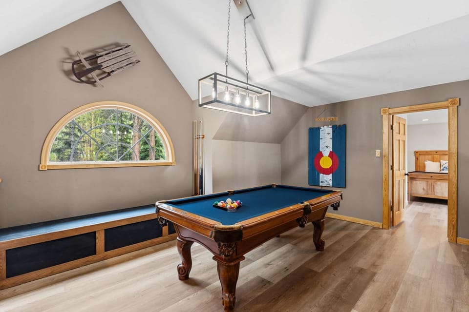 9 BDR Close to Main Street with Secluded Hot Tub House in Breckenridge