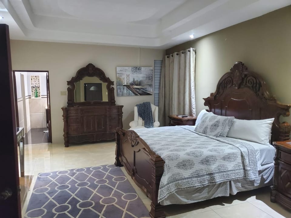 Photo of the whole room, Bedroom