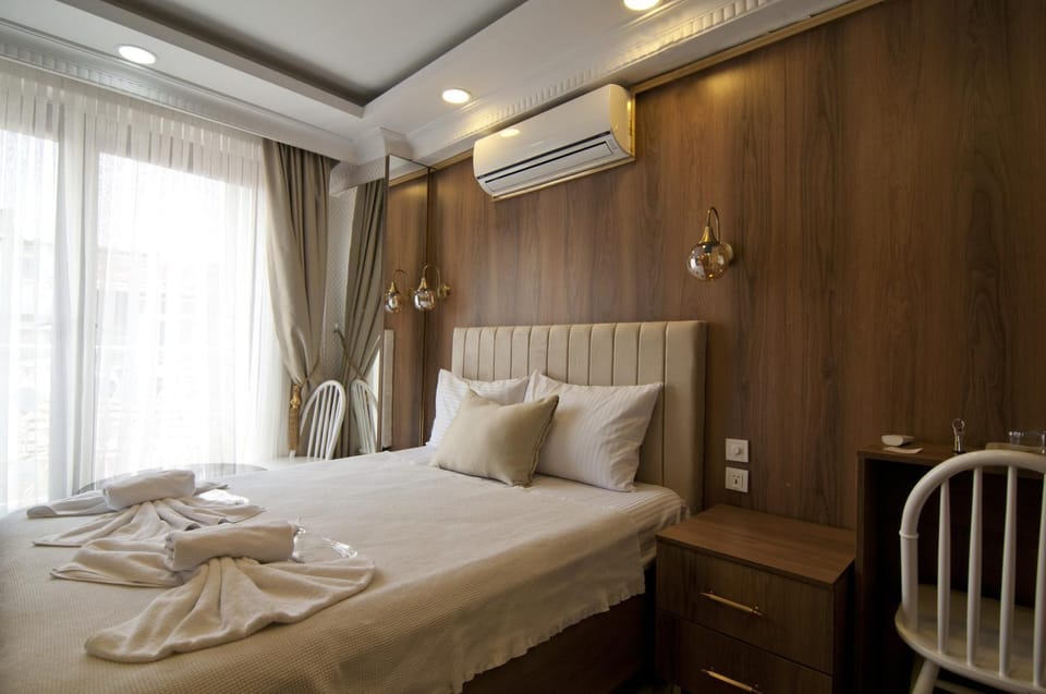 Bed, Photo of the whole room, Bedroom, towels, air conditioner