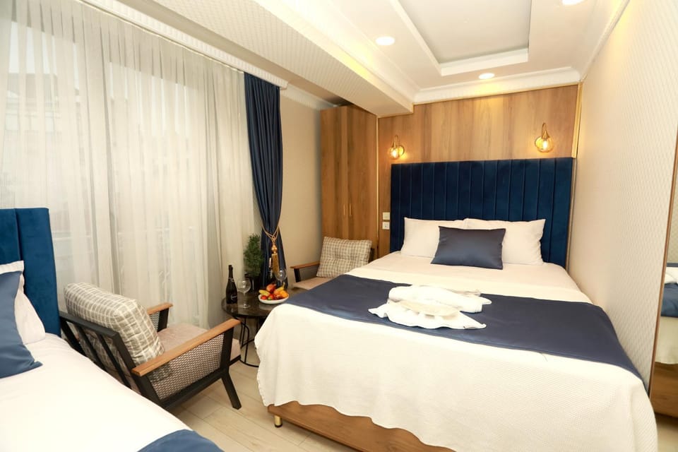 Bed, Living room, Photo of the whole room, Seating area, Bedroom, towels