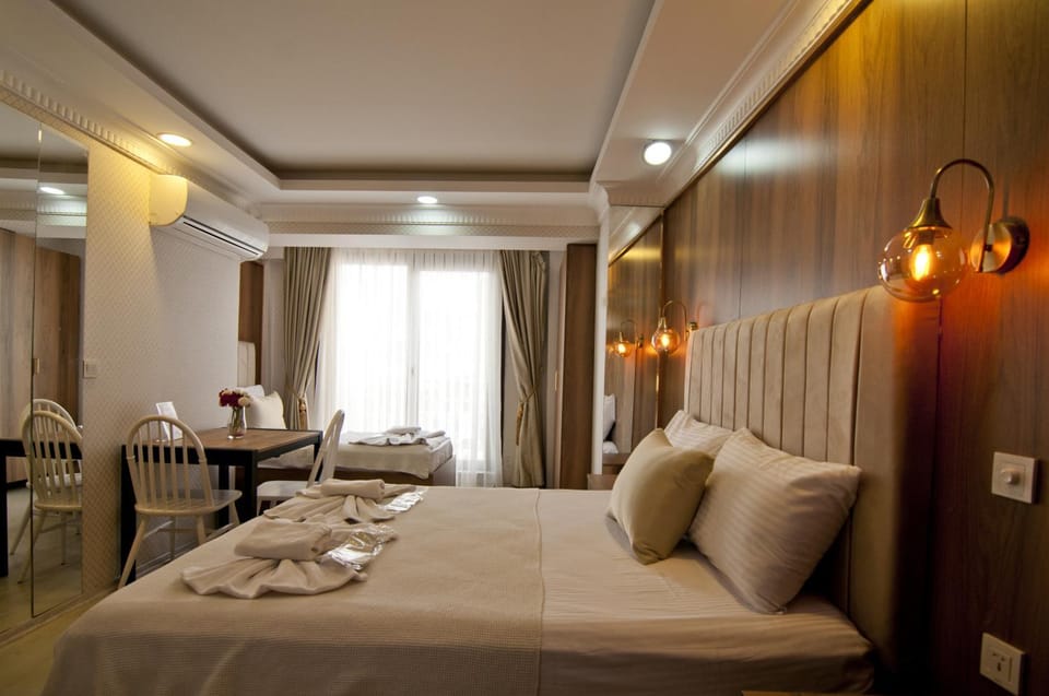 Shower, Toilet, Bed, Massage, Bathroom, TV and multimedia, Coffee/tea facilities, Photo of the whole room, Seating area, City view, Breakfast, Continental breakfast, Buffet breakfast, furniture, heating, internet, locker, oven, soundproof, towels, wardrobe, air conditioner