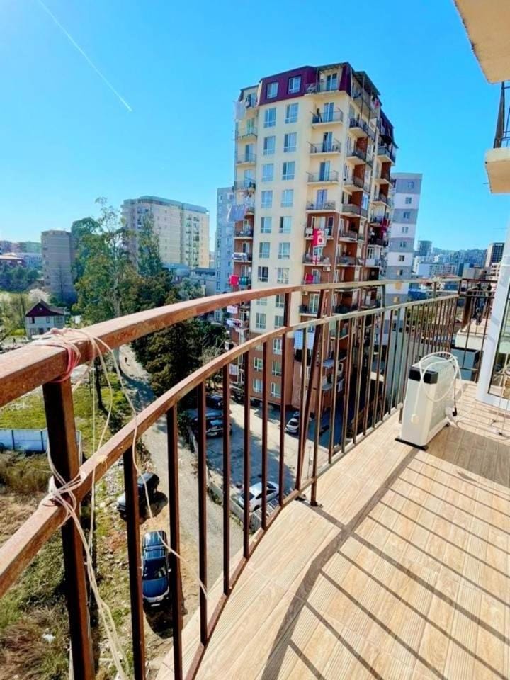 Апартамент с видом на горы Apartment in Batumi