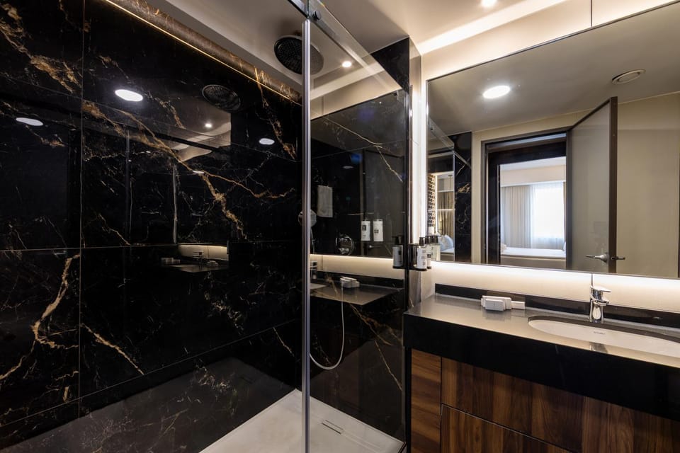 Shower, Bathroom