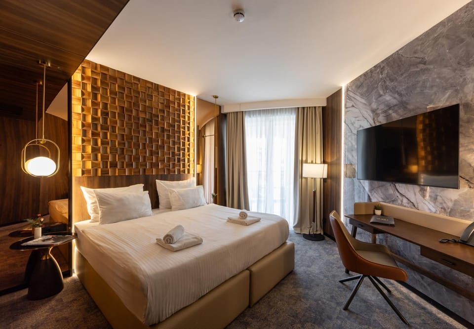 Bed, TV and multimedia, Seating area, Bedroom, towels