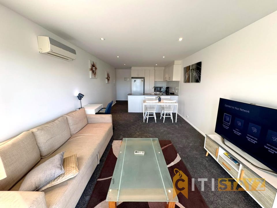 Quiet Turner Retreat - Modern 1BR with Secure Parking Apartment in Canberra