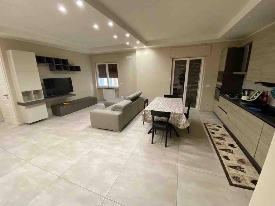 TV and multimedia, Kitchen or kitchenette, Living room, Seating area, Dining area, minibar, oven, pet friendly, stove