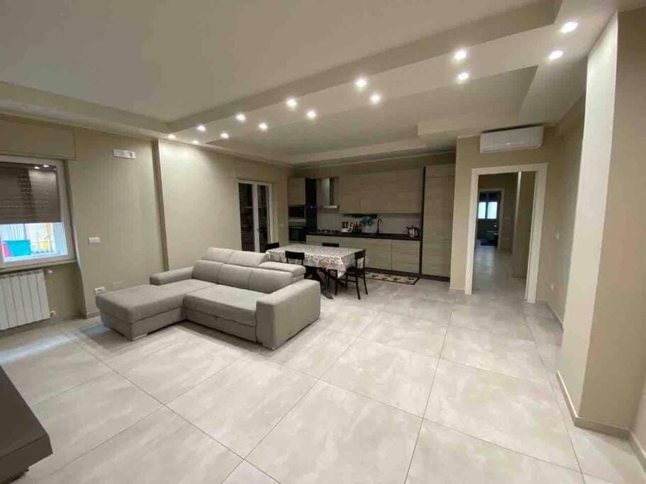 TV and multimedia, Kitchen or kitchenette, Living room, Photo of the whole room, Seating area, Dining area