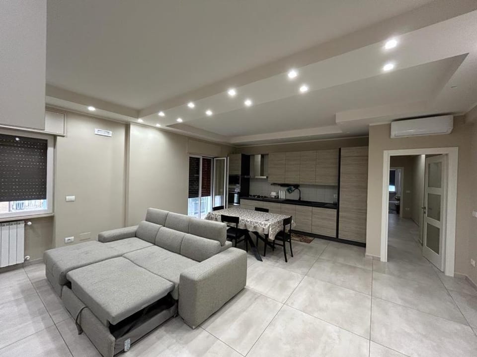 TV and multimedia, Kitchen or kitchenette, Living room, Seating area, Dining area, air conditioner