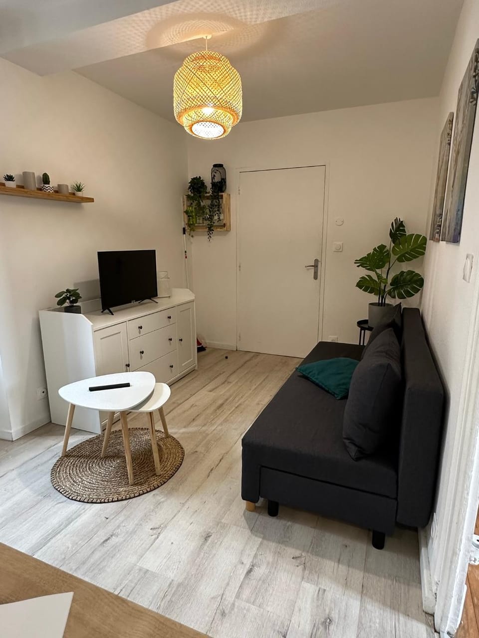 TV and multimedia, Living room, Seating area