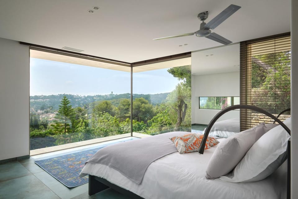 Cannes - Modern villa with 180° sea view Bed and Breakfast in Mougins