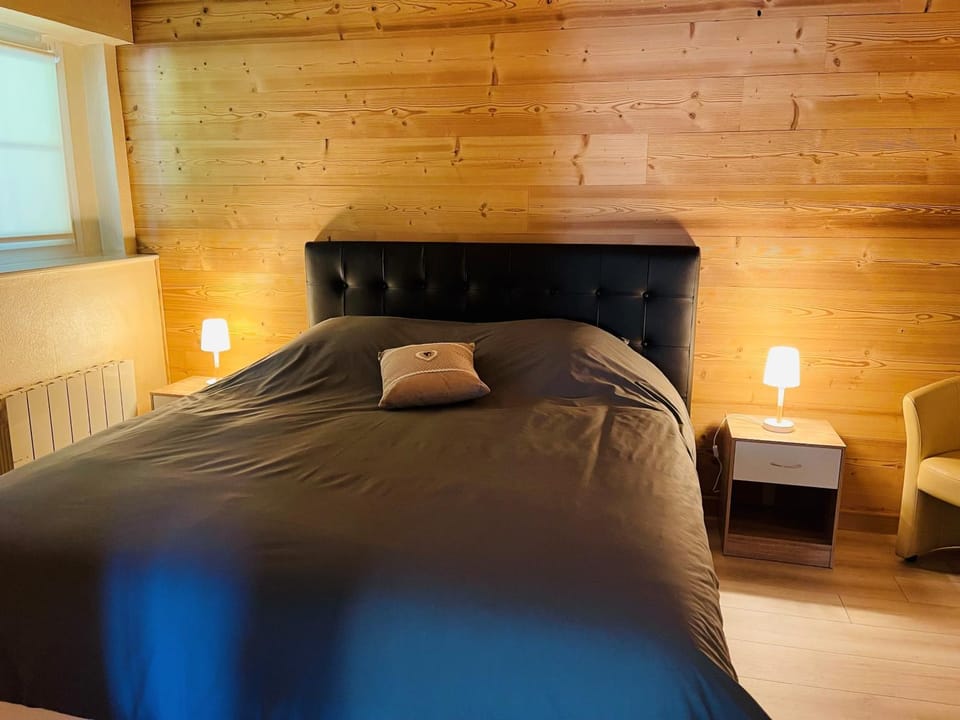 Bed, Bedroom