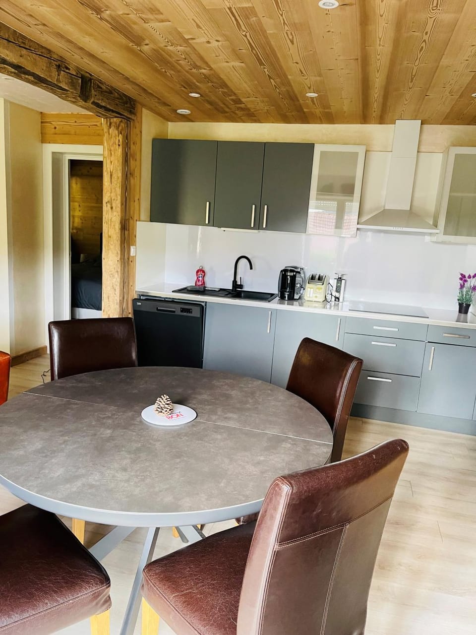 Dining area, kitchen