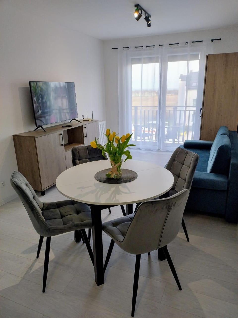 Living room, Seating area, Dining area